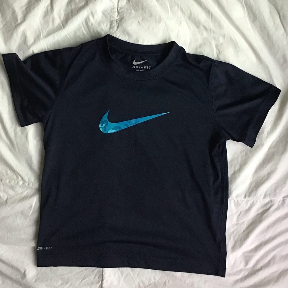 Nike dri-fit camo swoosh logo t-shirt